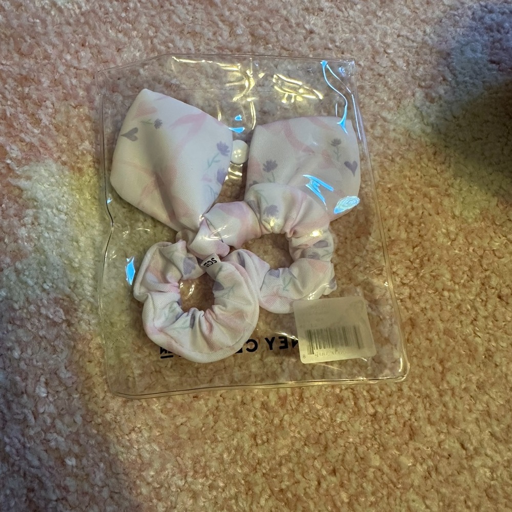 Stoney clover high tea scrunchie in sugar cube